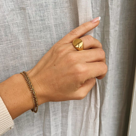 SIGNET RING
